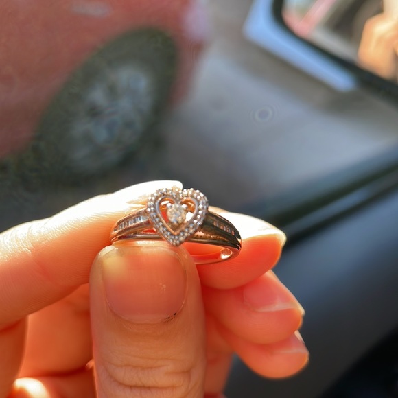 Gorgeous ring - Picture 4 of 7